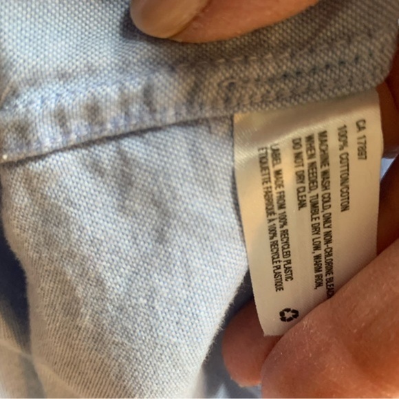 Hollister distressed jean jacket. - Picture 5 of 6